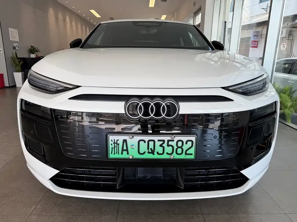Audi Q6L Sportback e-tron — фото 8