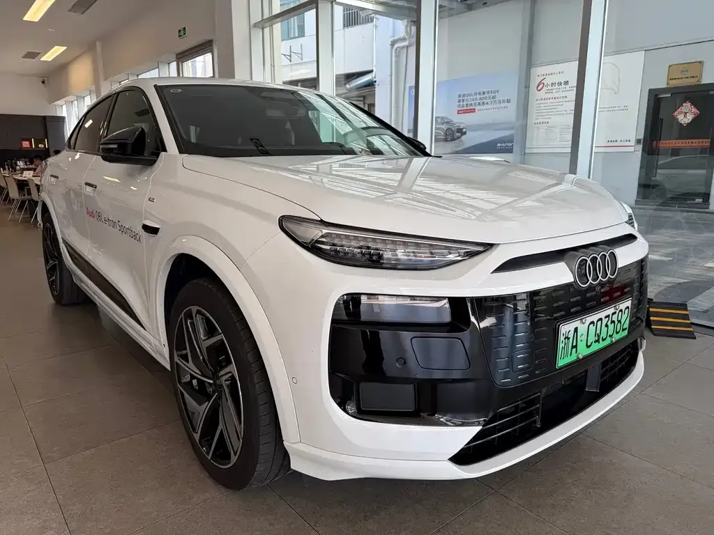 Audi Q6L Sportback e-tron — фото 2