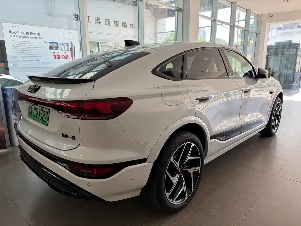 Audi Q6L Sportback e-tron — фото 4