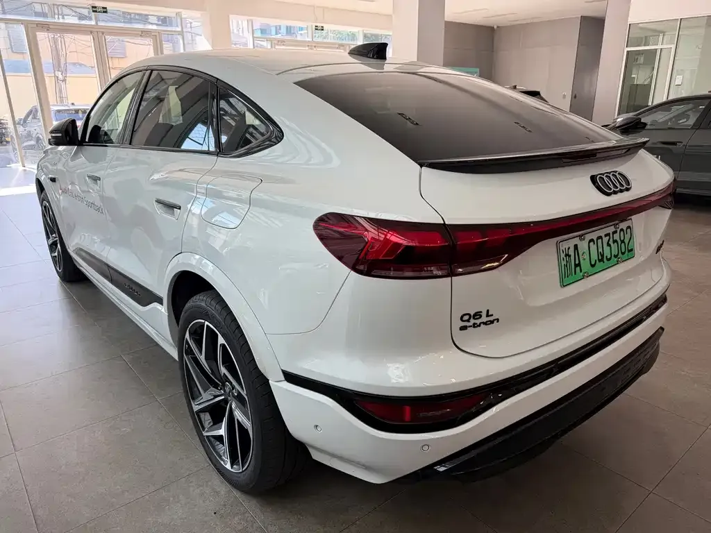 Audi Q6L Sportback e-tron — фото 3