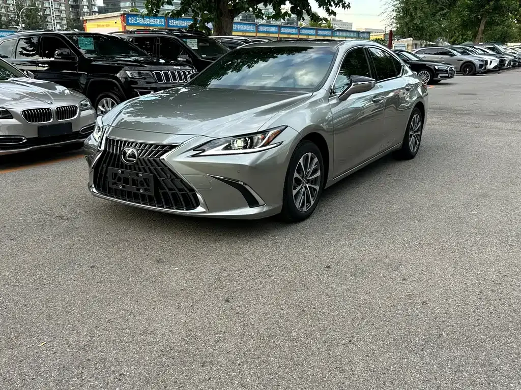 Lexus ES — фото 1