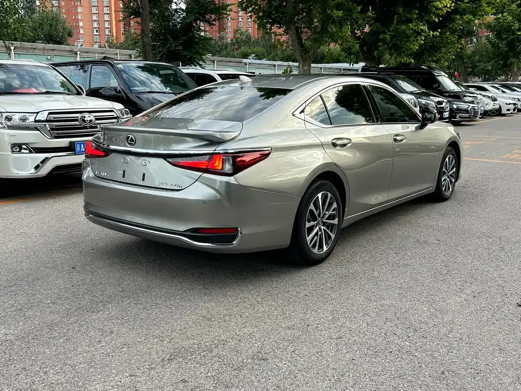 Lexus ES — фото 10