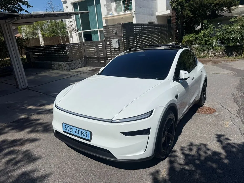 Tesla Model Y — фото 1