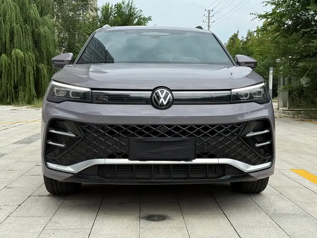 Volkswagen Tiguan L — фото 7