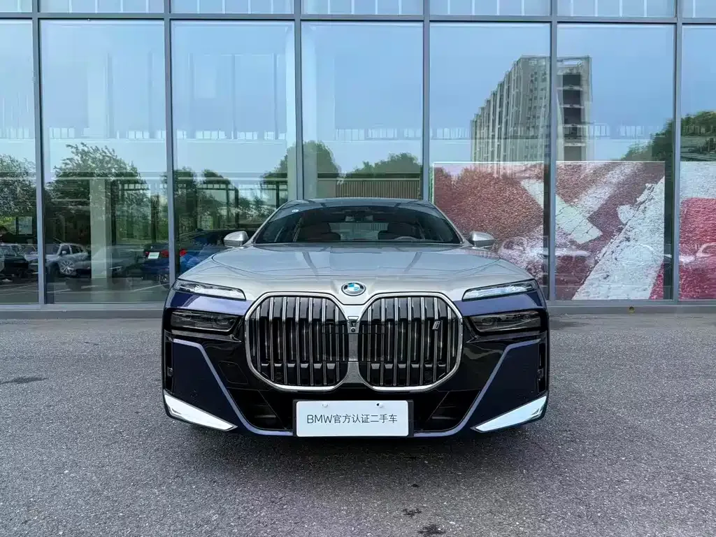 BMW i7 — фото 7