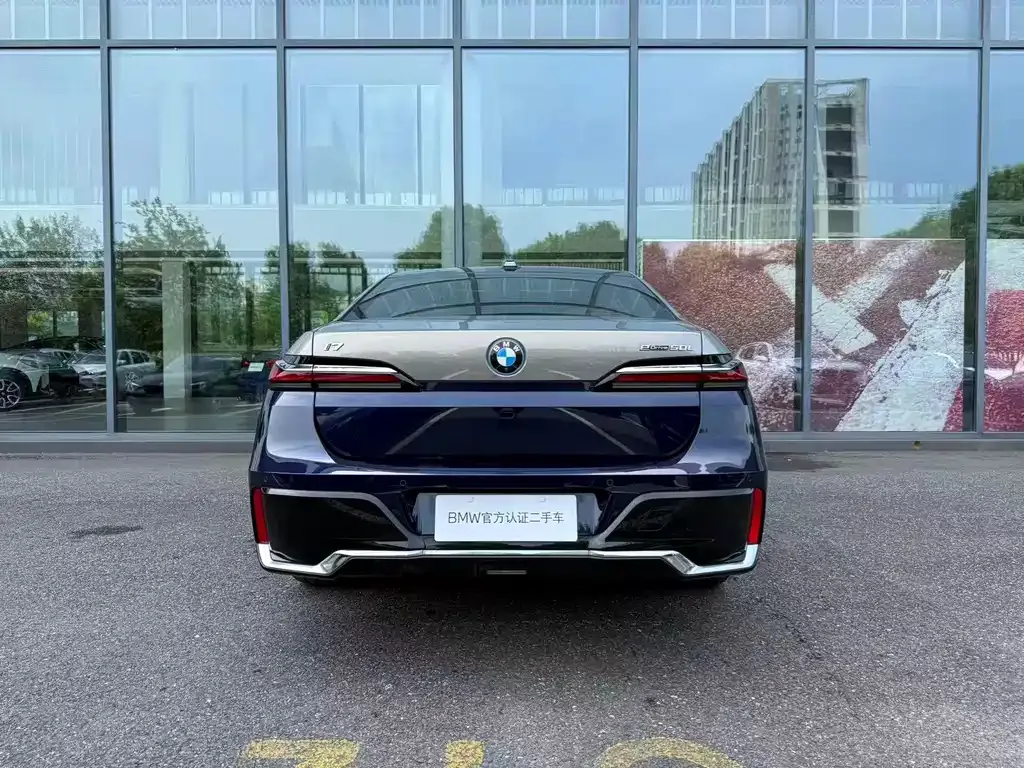 BMW i7 — фото 9