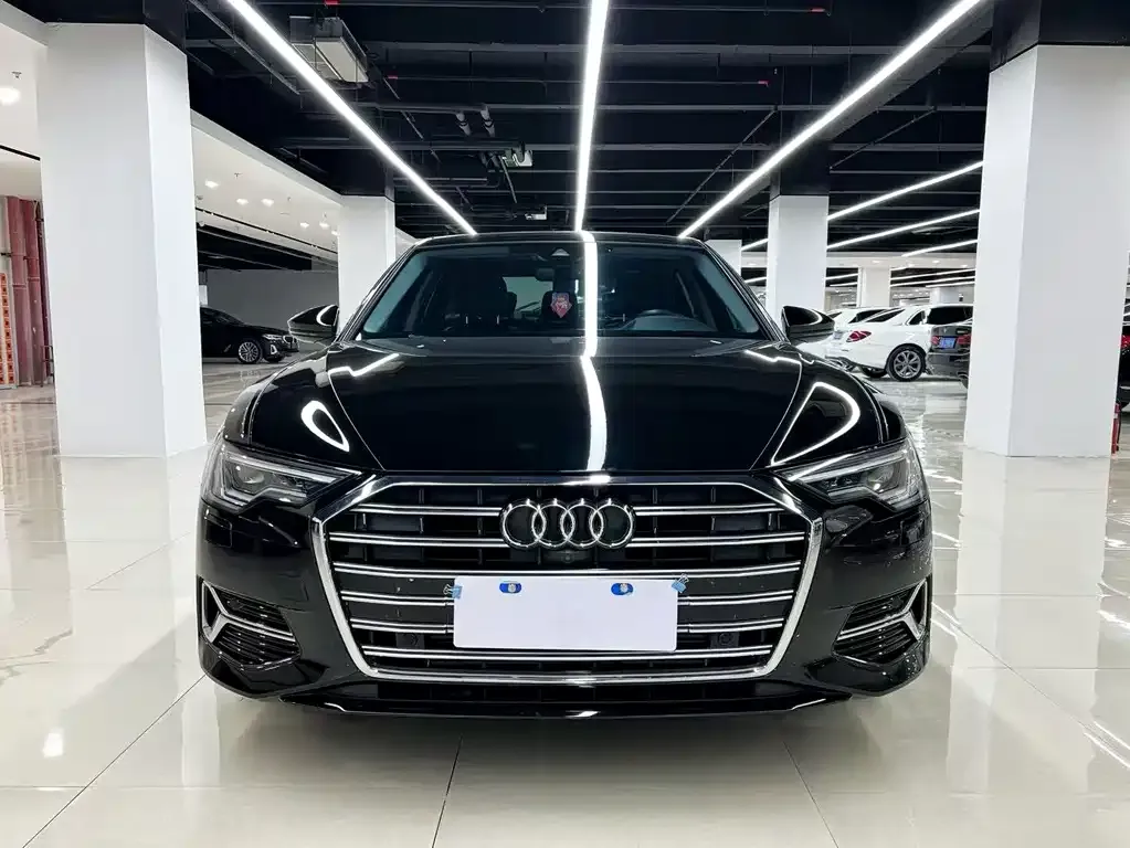 Audi A6L — фото 1