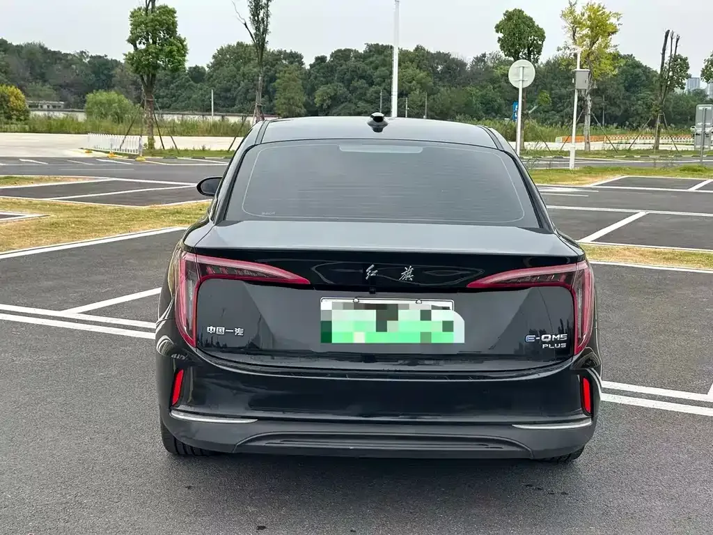 Hongqi E-QM5 — фото 9