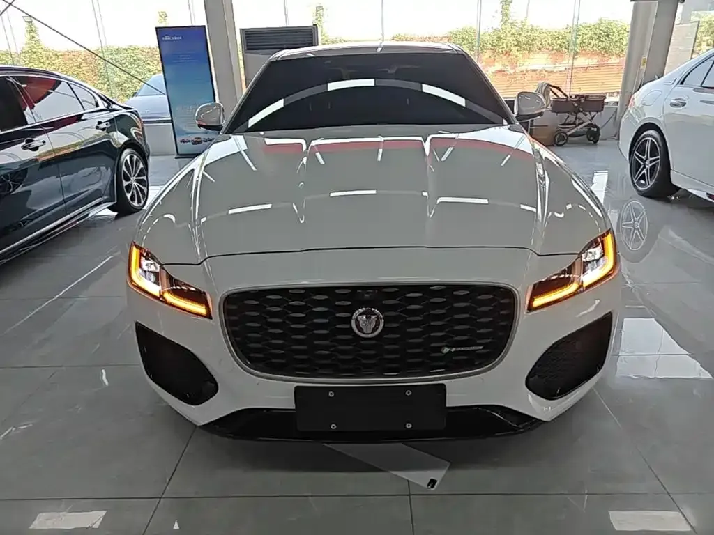 Jaguar XFL — фото 10