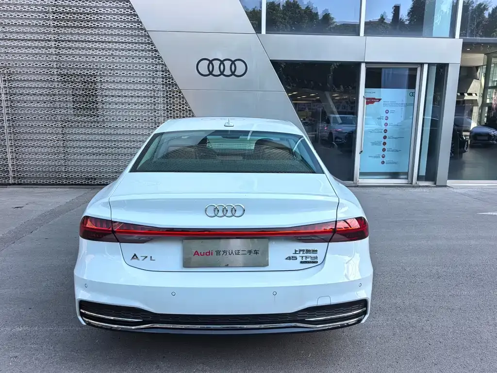 Audi A7L — фото 7