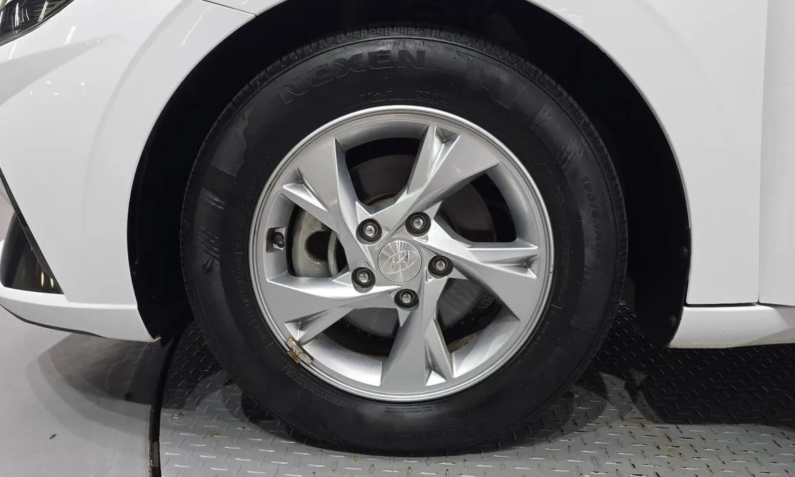 Hyundai AVANTE — фото 3