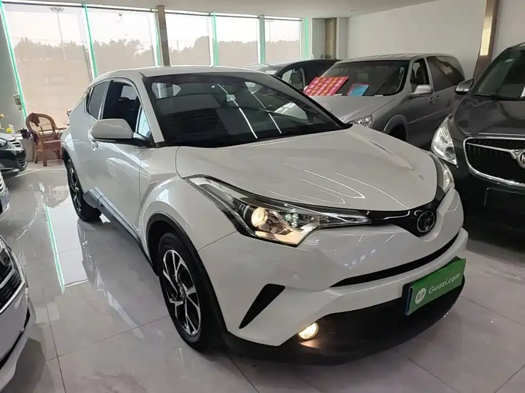 Toyota C-HR — фото 2