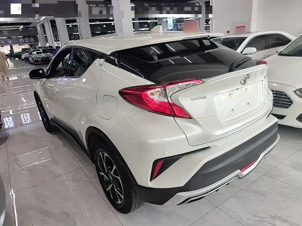 Toyota C-HR — фото 9