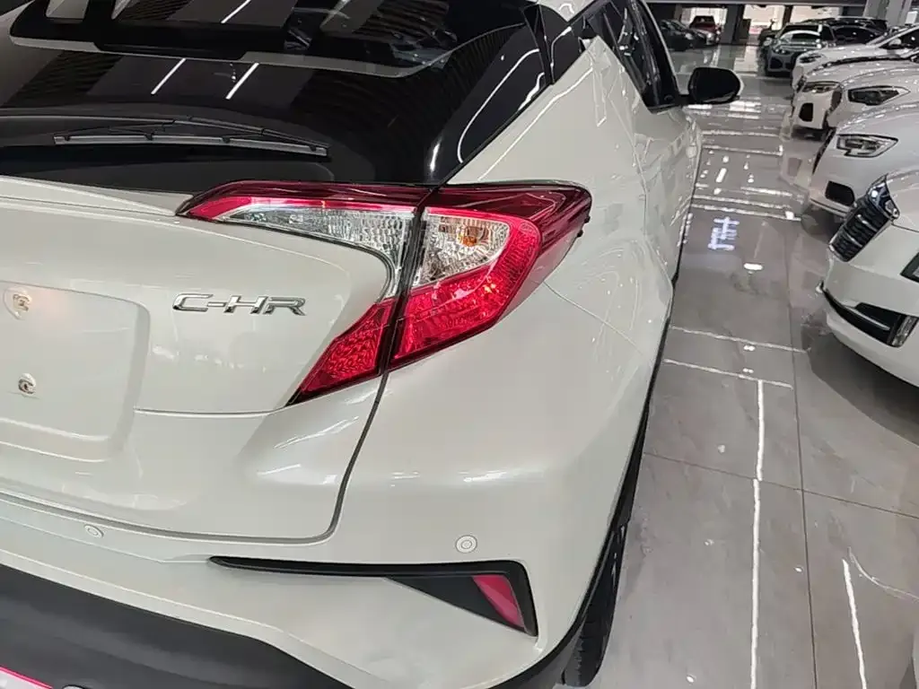 Toyota C-HR — фото 7