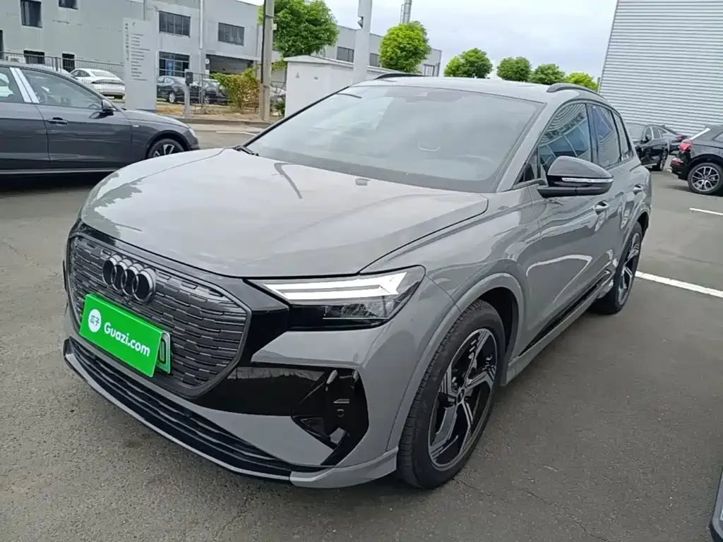 Audi Q4 e-tron — фото 1