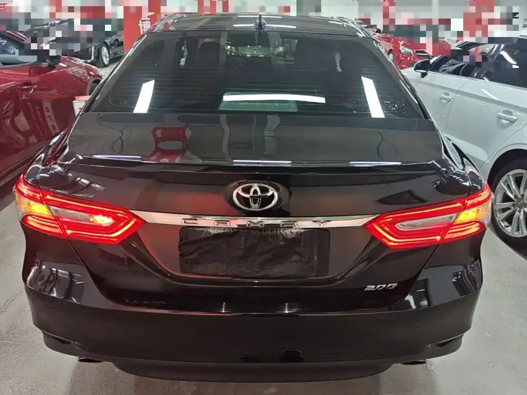Toyota Camry — фото 7