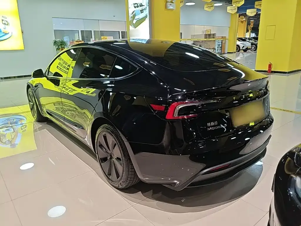 Tesla Model 3 — фото 6