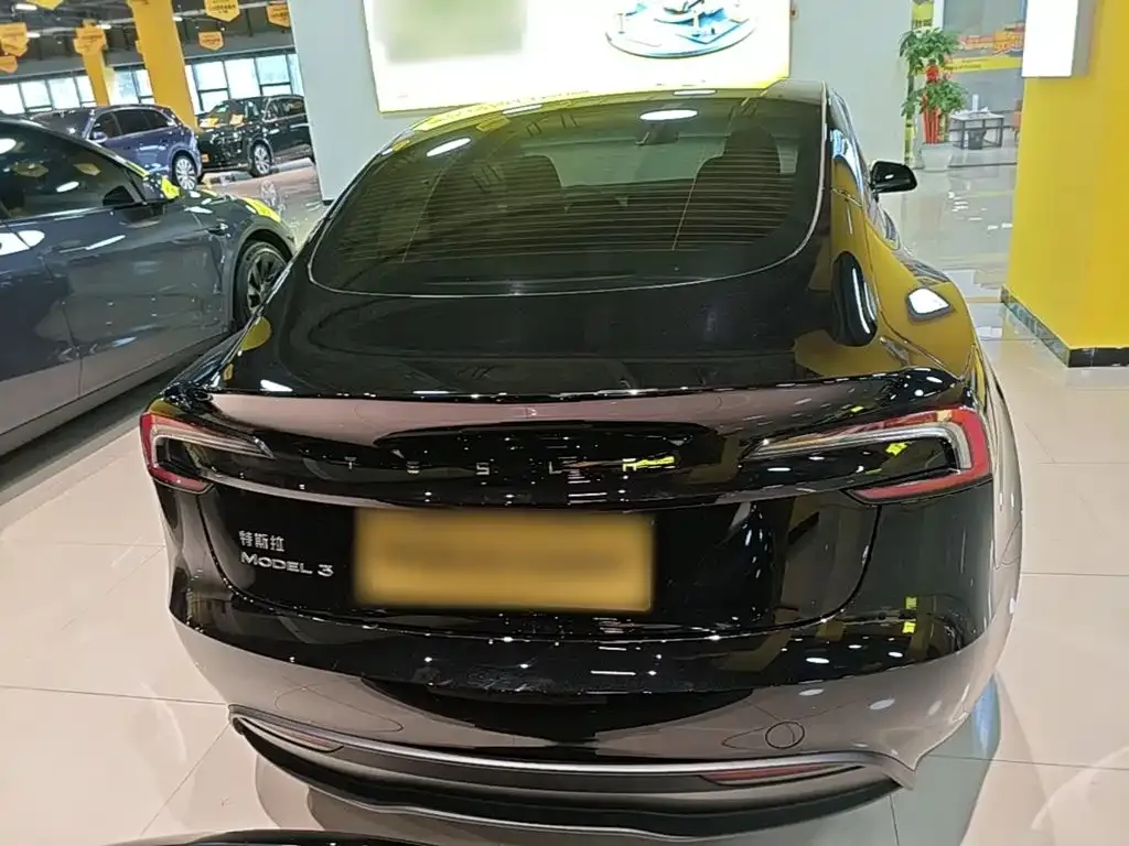 Tesla Model 3 — фото 10