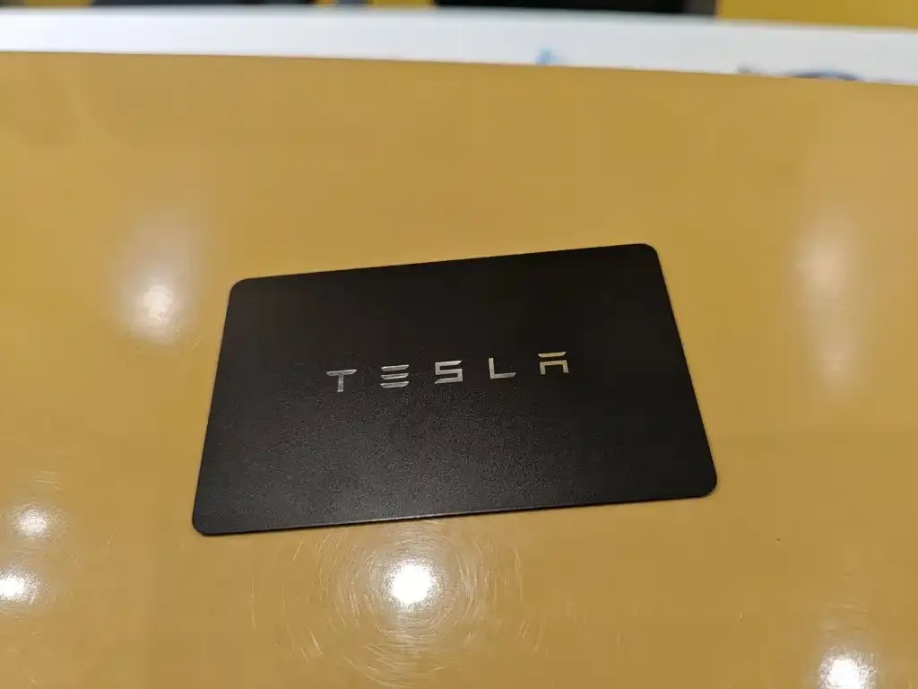 Tesla Model 3 — фото 2