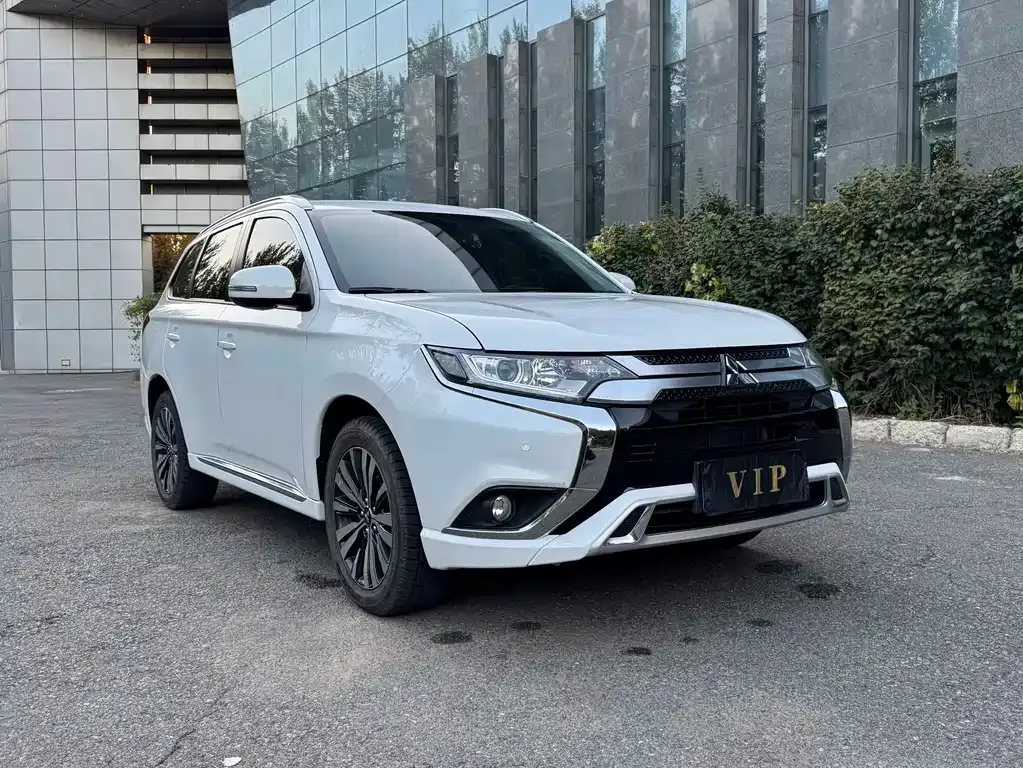 Mitsubishi Outlander — фото 2