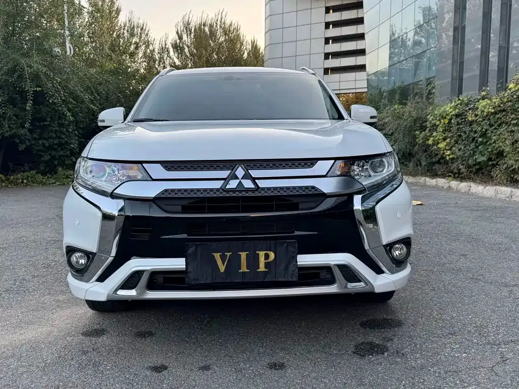 Mitsubishi Outlander — фото 4