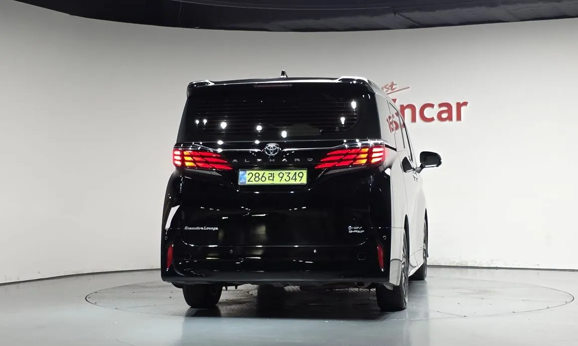 Toyota Alphard — фото 10