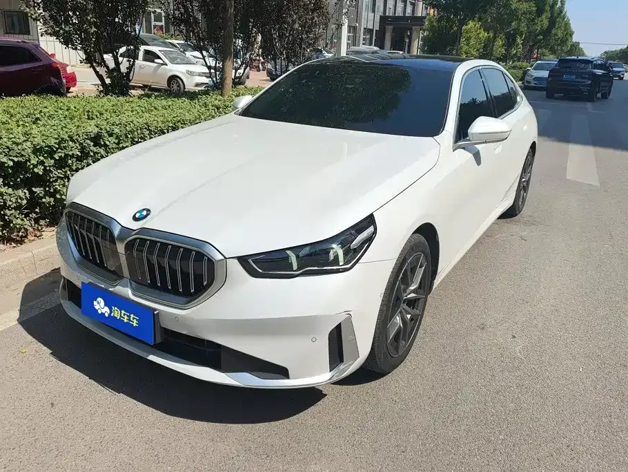 BMW 5 Series — фото 1
