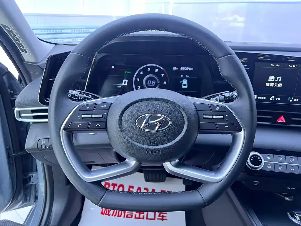 Hyundai Elantra — фото 10