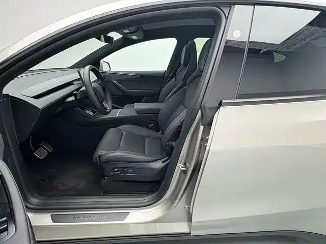 Tesla Model Y L — фото 7