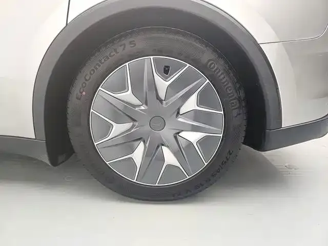Tesla Model Y L — фото 4