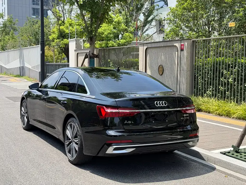 Audi A6L — фото 2