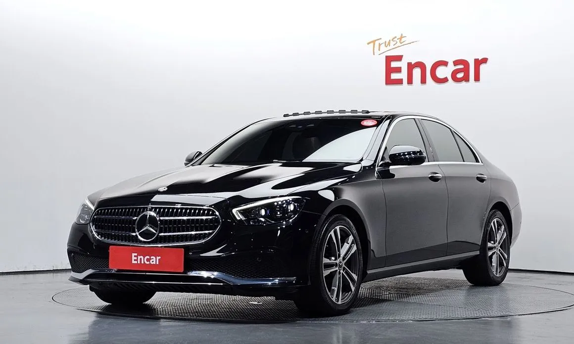 Mercedes-Benz E-Class — фото 1