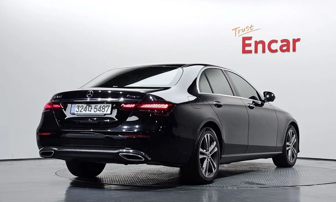 Mercedes-Benz E-Class — фото 10