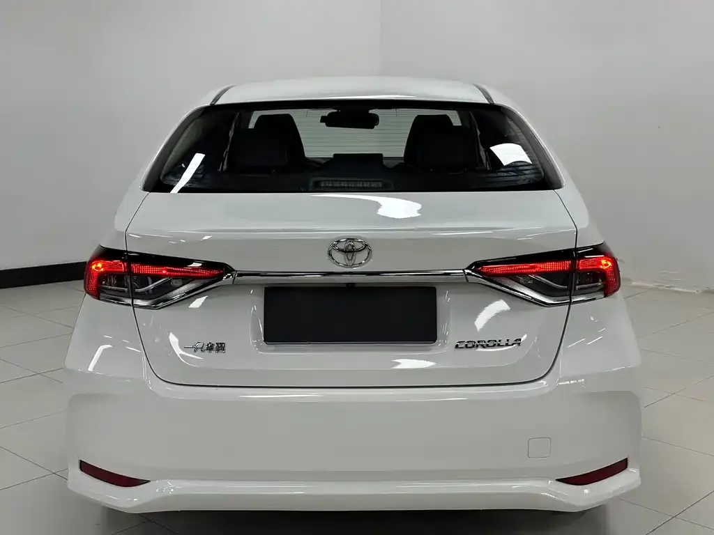 Toyota Corolla — фото 10