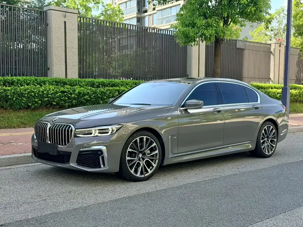 BMW 7 Series — фото 1