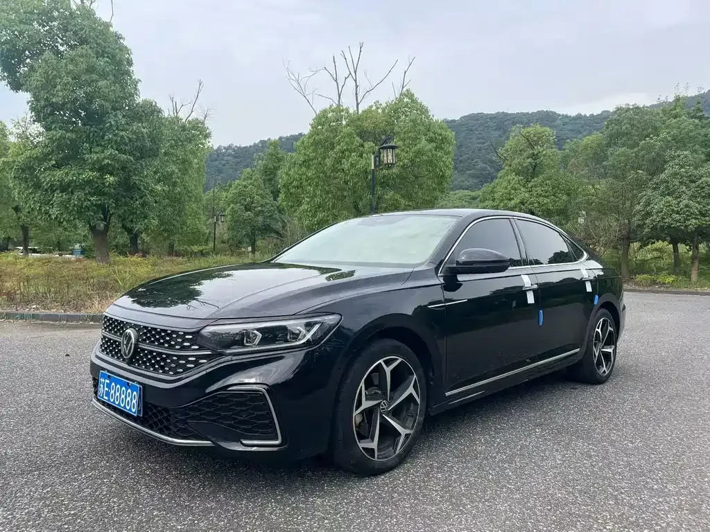 Volkswagen Passat — фото 1