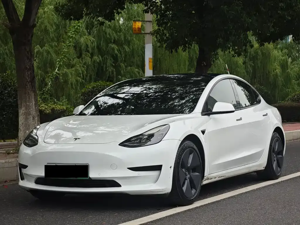Tesla Model 3 — фото 1