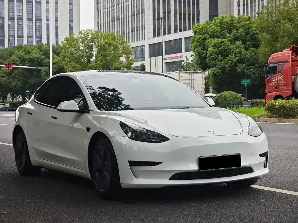 Tesla Model 3 — фото 9