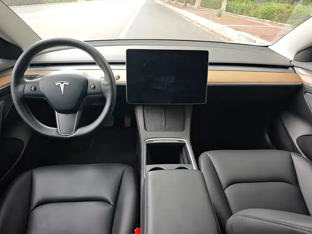 Tesla Model 3 — фото 5