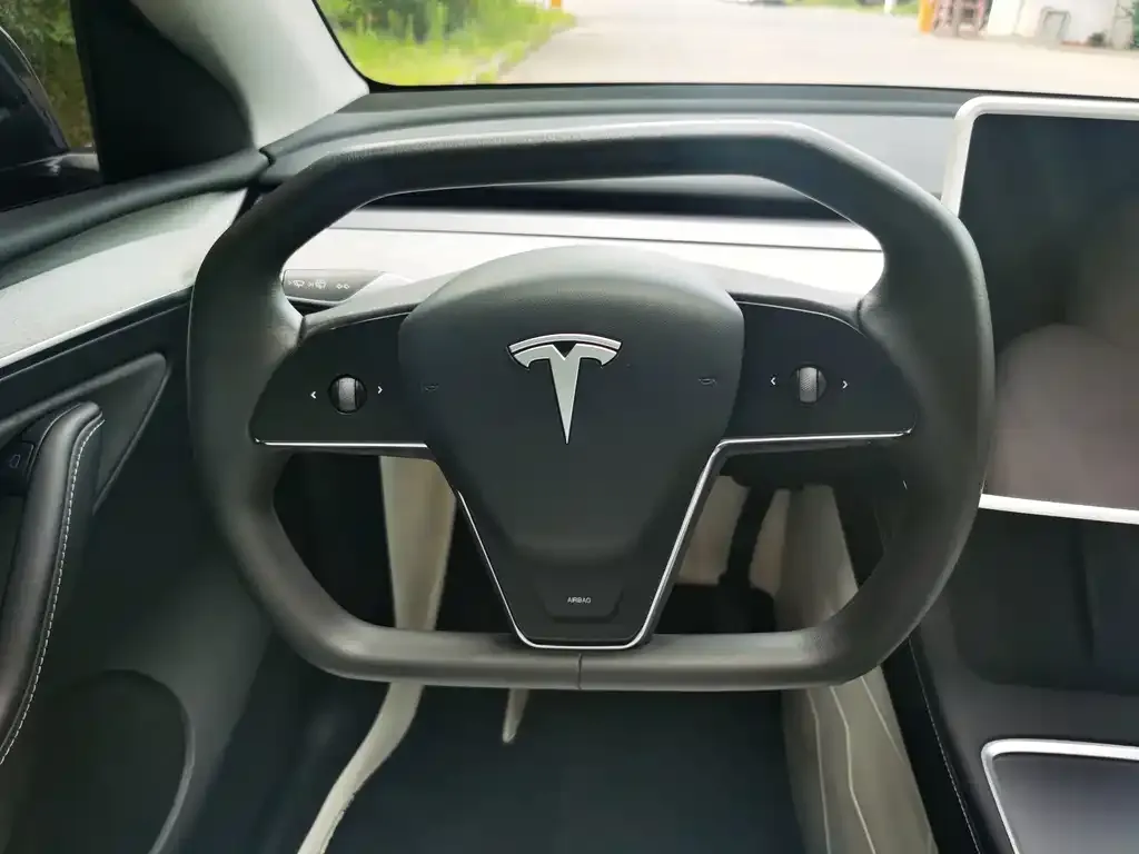 Tesla Model Y — фото 5
