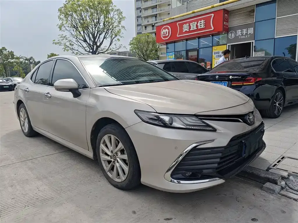 Toyota Camry — фото 4