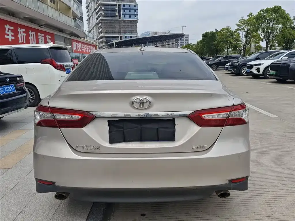 Toyota Camry — фото 3