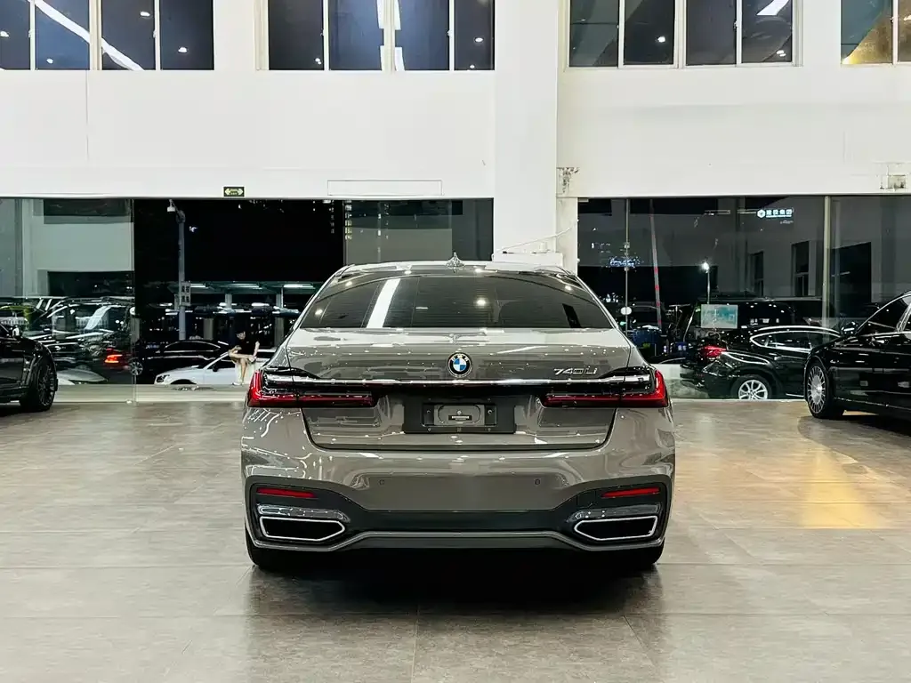 BMW 7 Series — фото 3