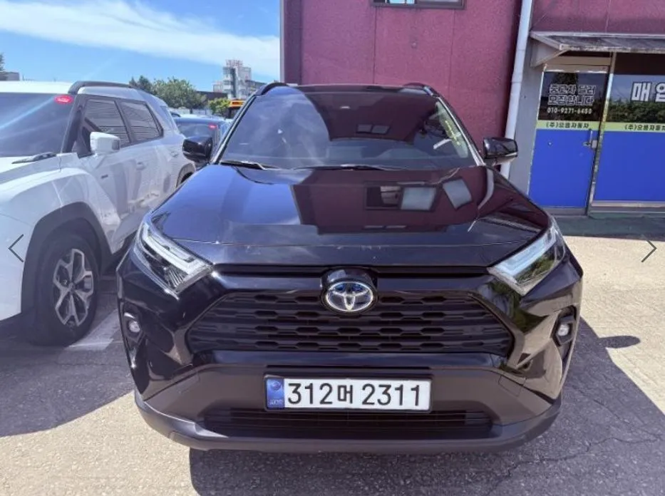 Toyota RAV4 — фото 1