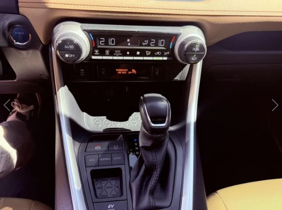 Toyota RAV4 — фото 8