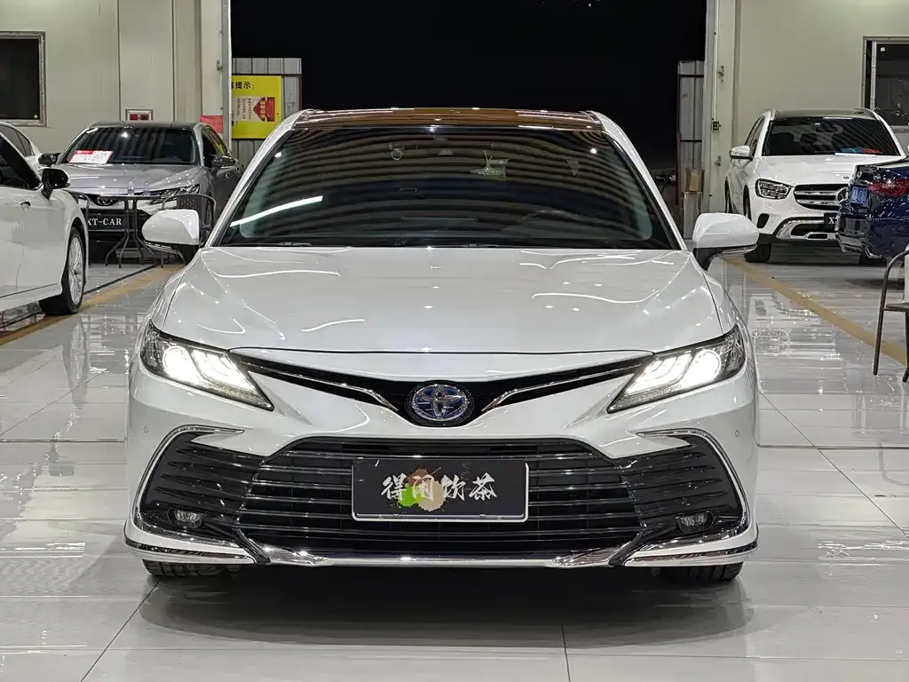 Toyota Camry — фото 7