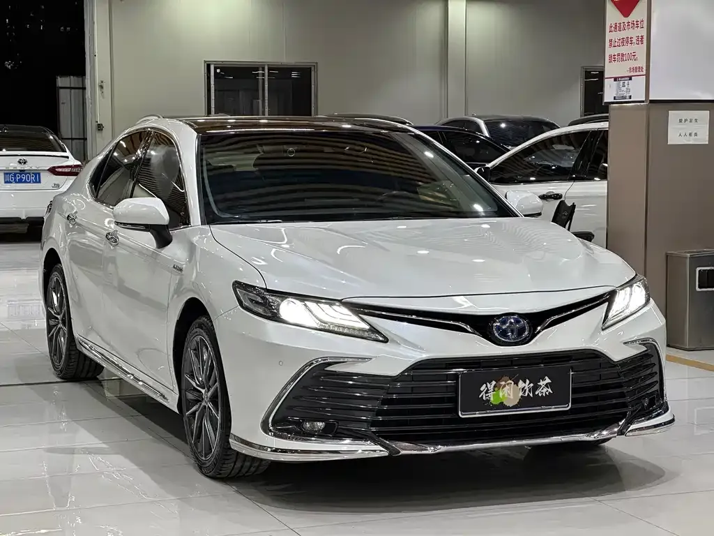Toyota Camry — фото 5