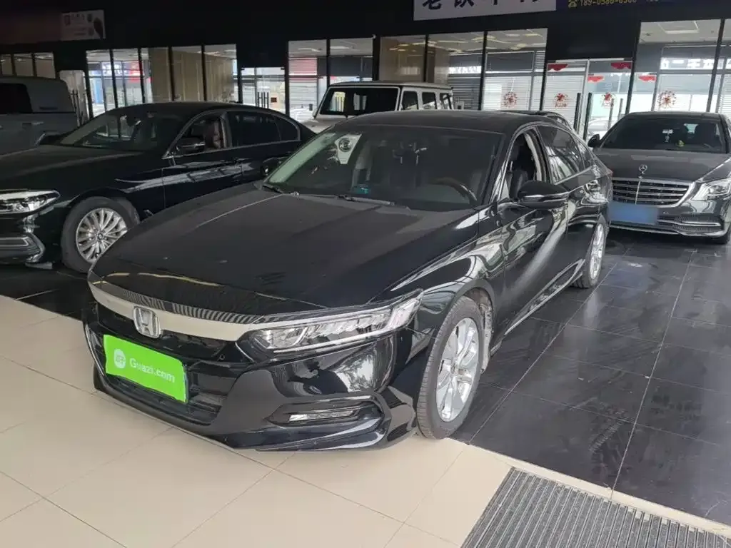 Honda Accord — фото 1