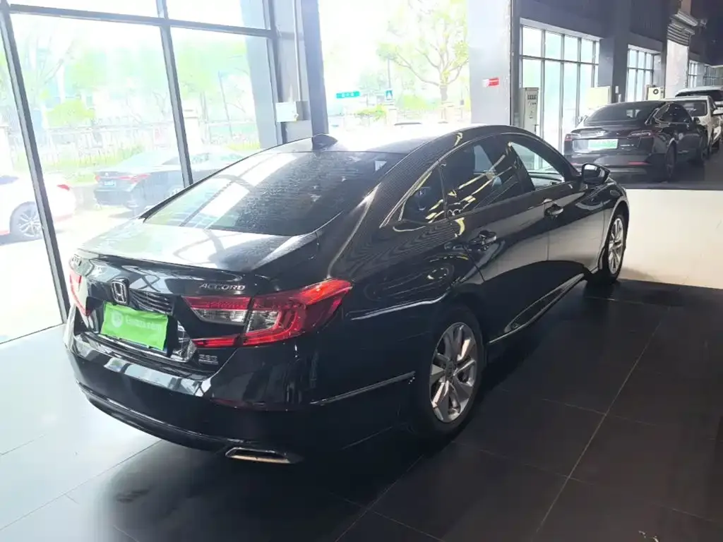 Honda Accord — фото 9