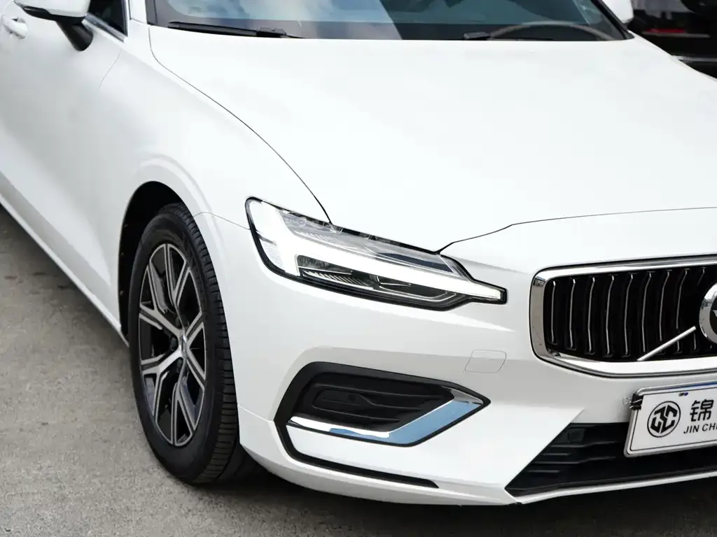 Volvo S60 — фото 8